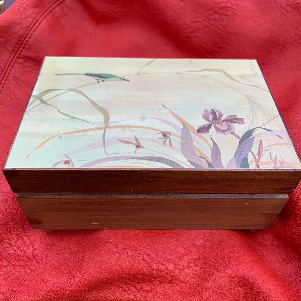 Lacquered Wooden Otagiri music jewelry box